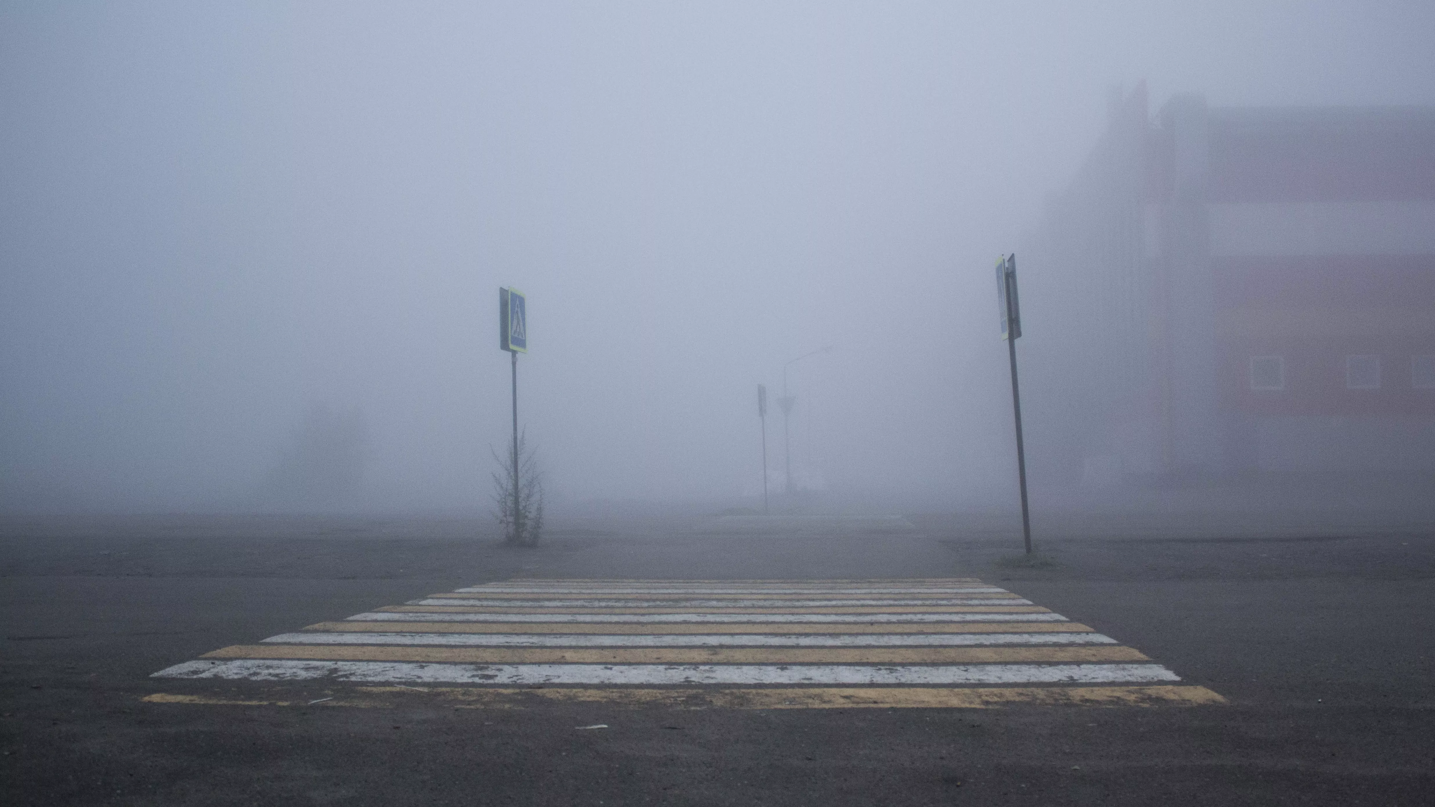 сайлент хилл игра туман. сайлент хилл туман. Silent hill туманный город. сайлент хилл туман. сайлент хилл улица.