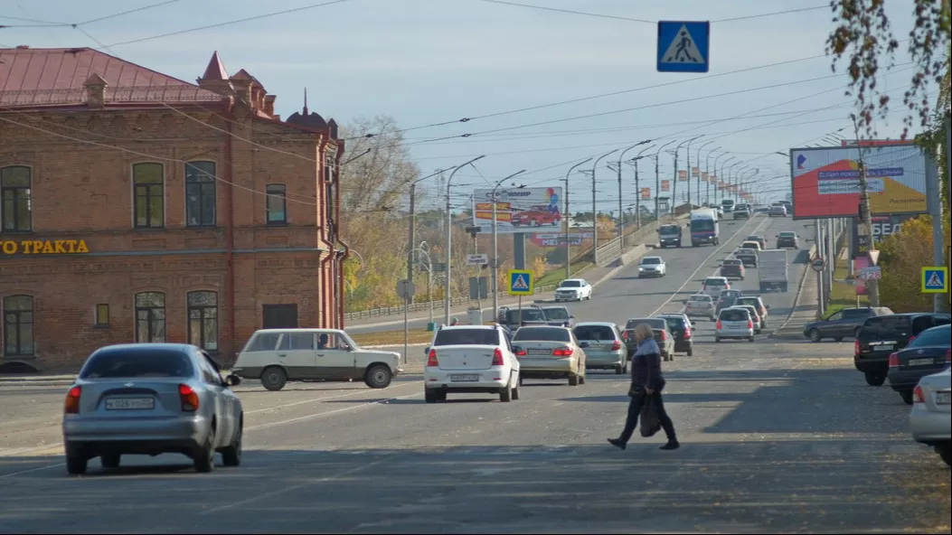 В бийске на месяц. Автовокзал Бийск 1980 фото. Бийск автобус 1980 фото.