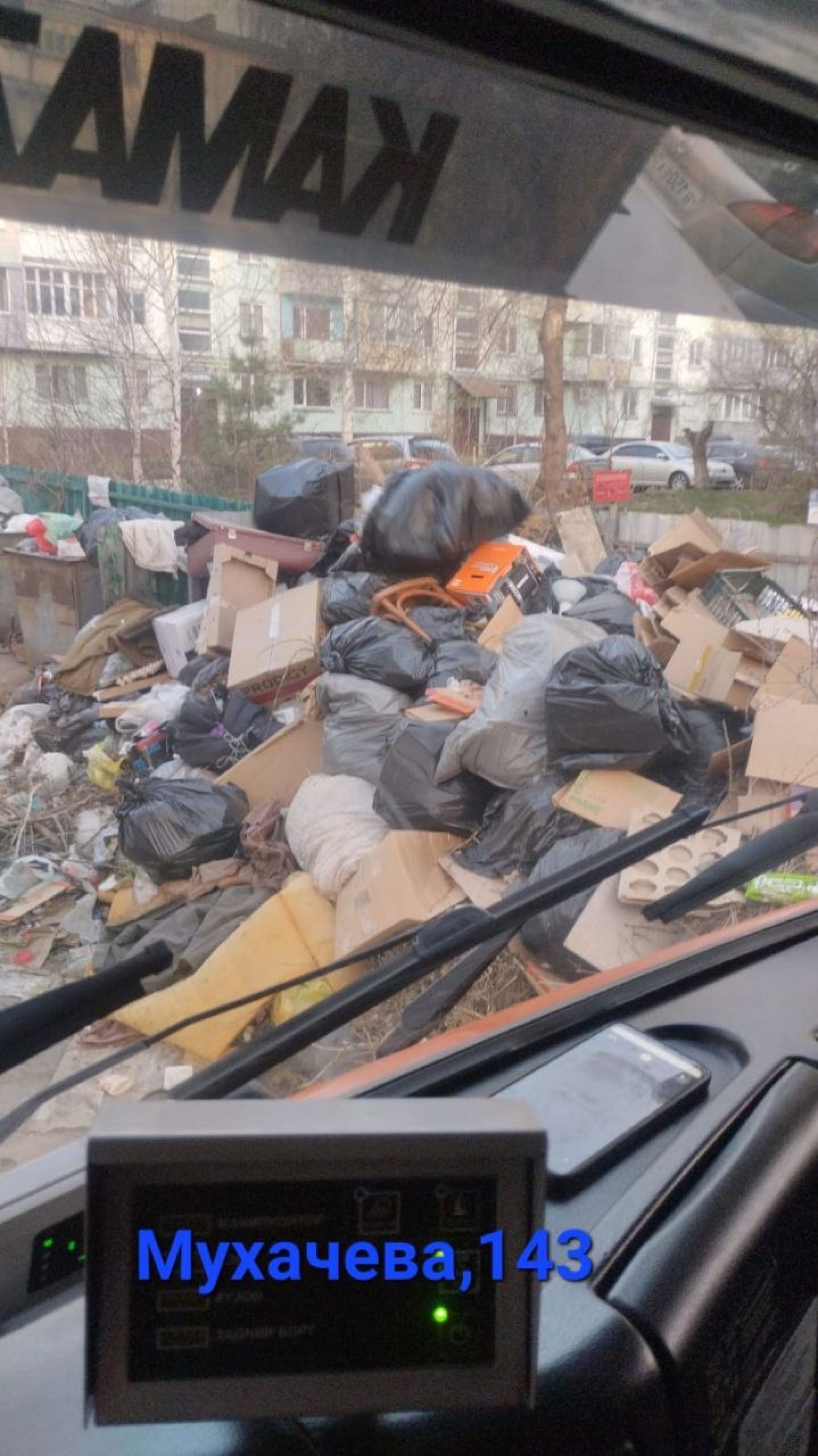Бийчане завалили хламом контейнерные площадки и все вокруг них Бийчане завалили хламом контейнерные площадки и все вокруг них