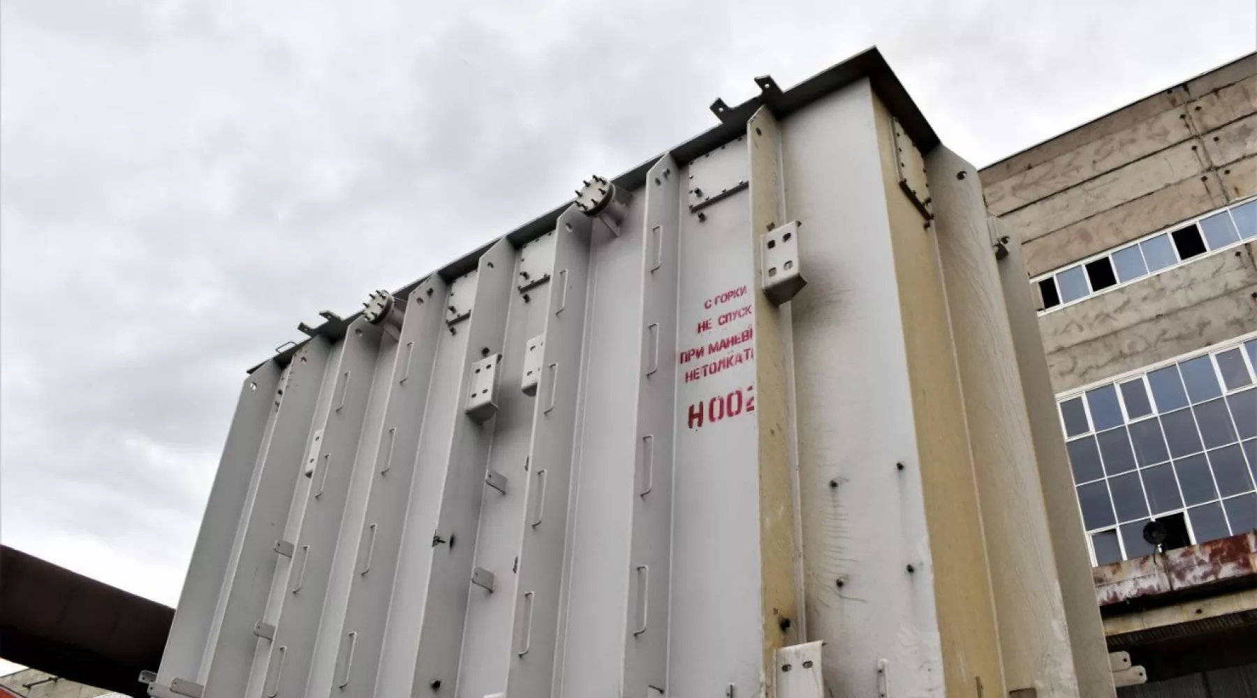 На Бийской ТЭЦ устанавливают новый силовой трансформатор