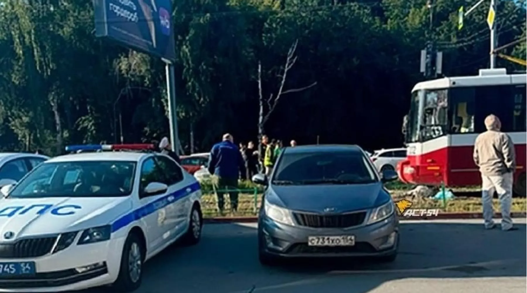 В Новосибирске трамвай насмерть сбил молодую женщину