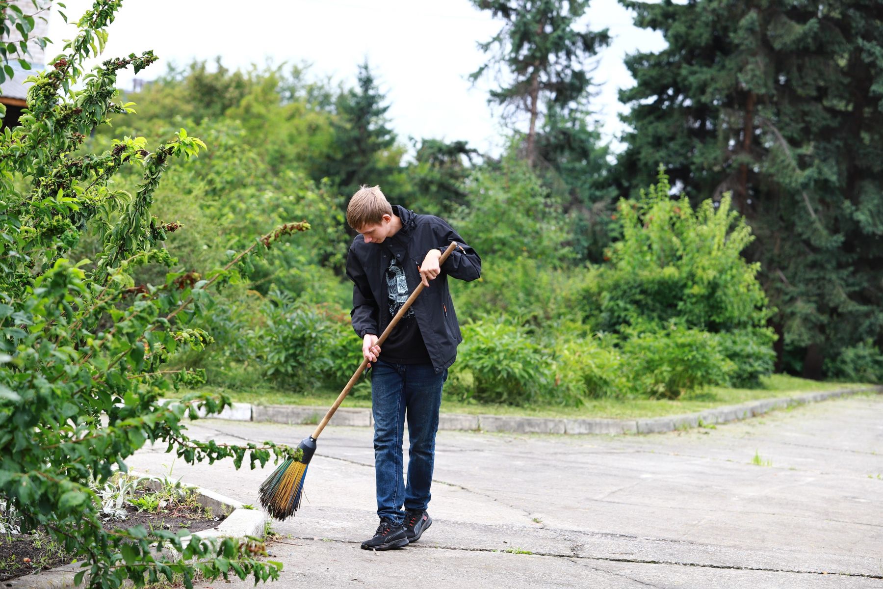 В ДЭТЦ Бийска подростки совмещают работу, учебу и заботу о природе