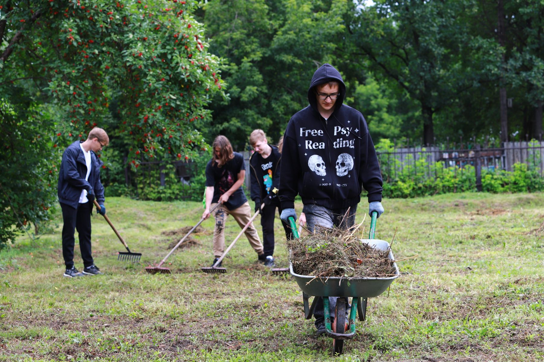 В ДЭТЦ Бийска подростки совмещают работу, учебу и заботу о природе