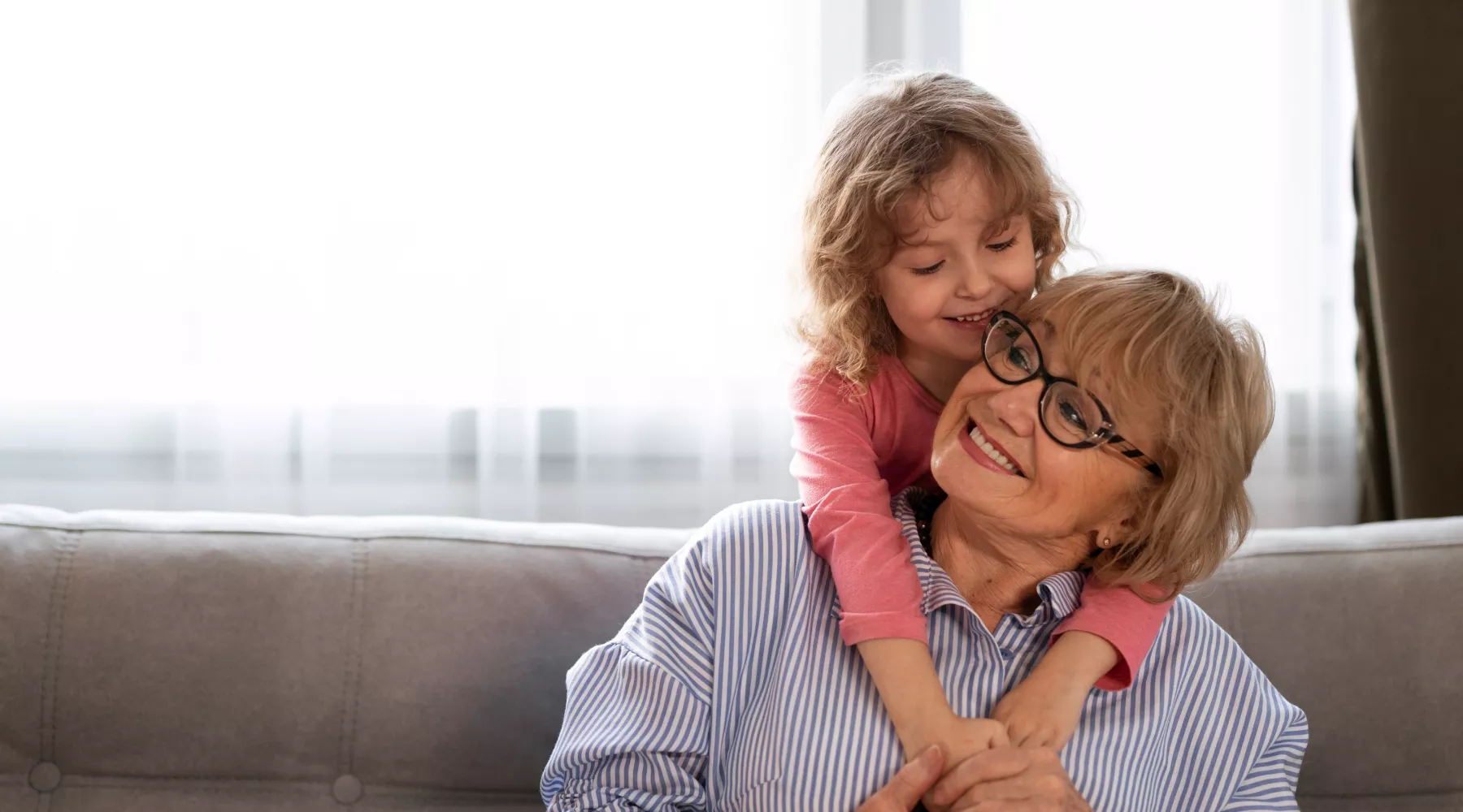 Бабушка. Бабушка с внуками. Дети. Внуки