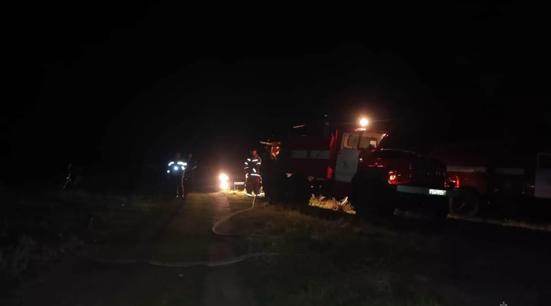 Два человека погибли при пожаре в частном жилом доме в Алтайском крае