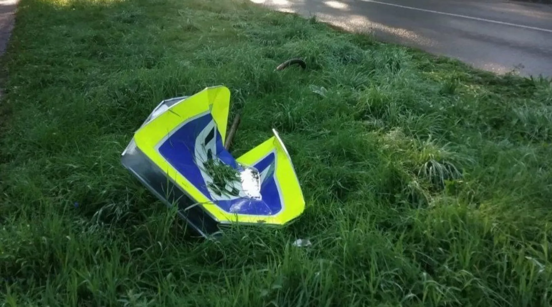 В Бийске вандалы испортили знак пешеходного перехода