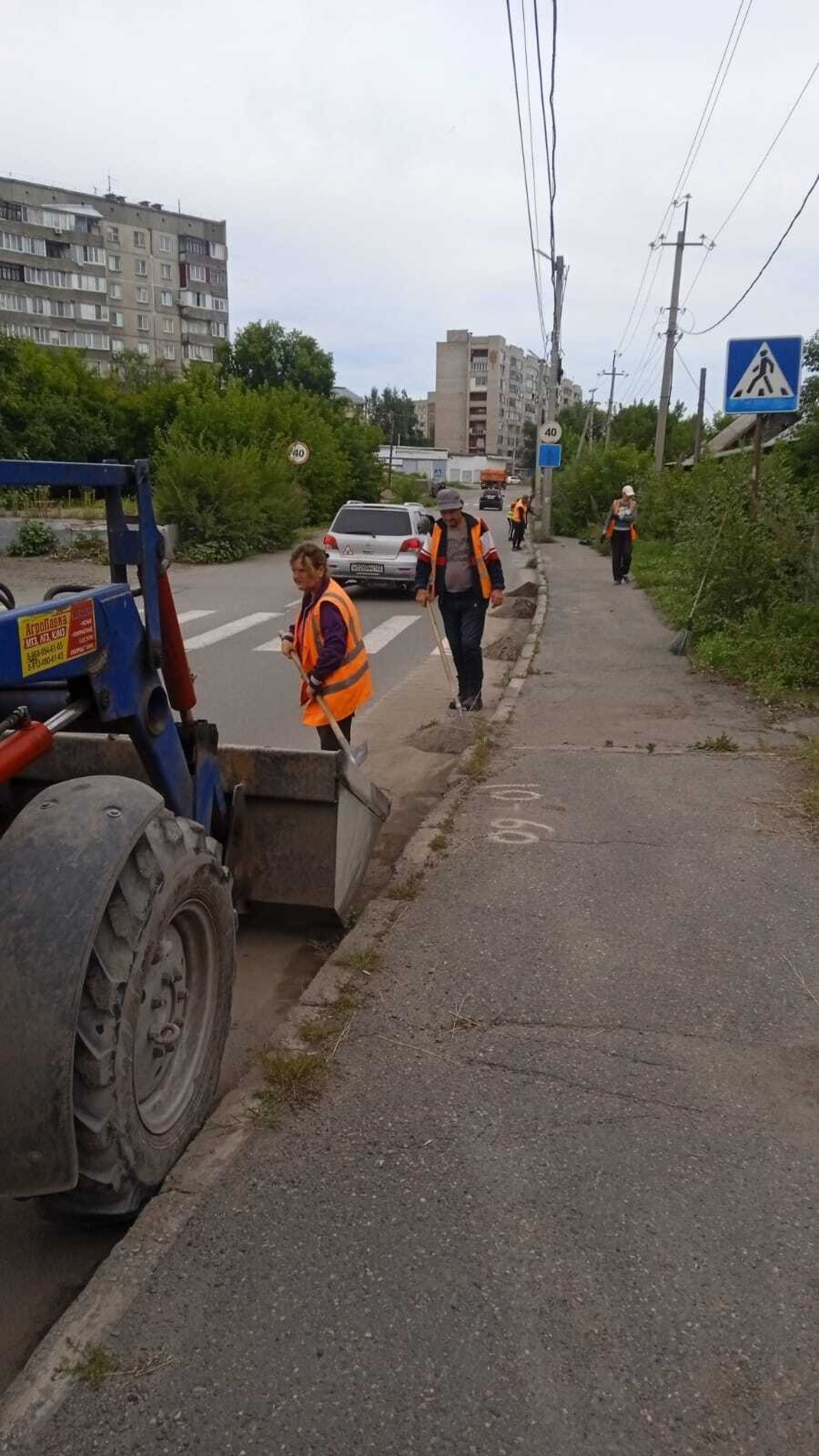 Работы по благоустройству и очистке территорий в Бийске 