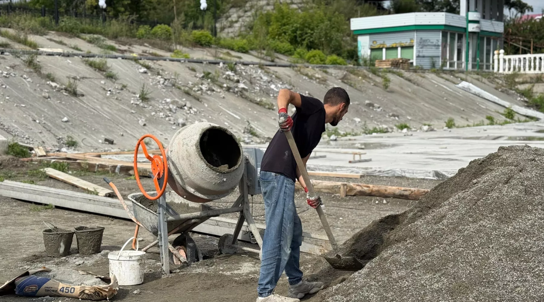В парке Победы продолжаются ремонтные работы