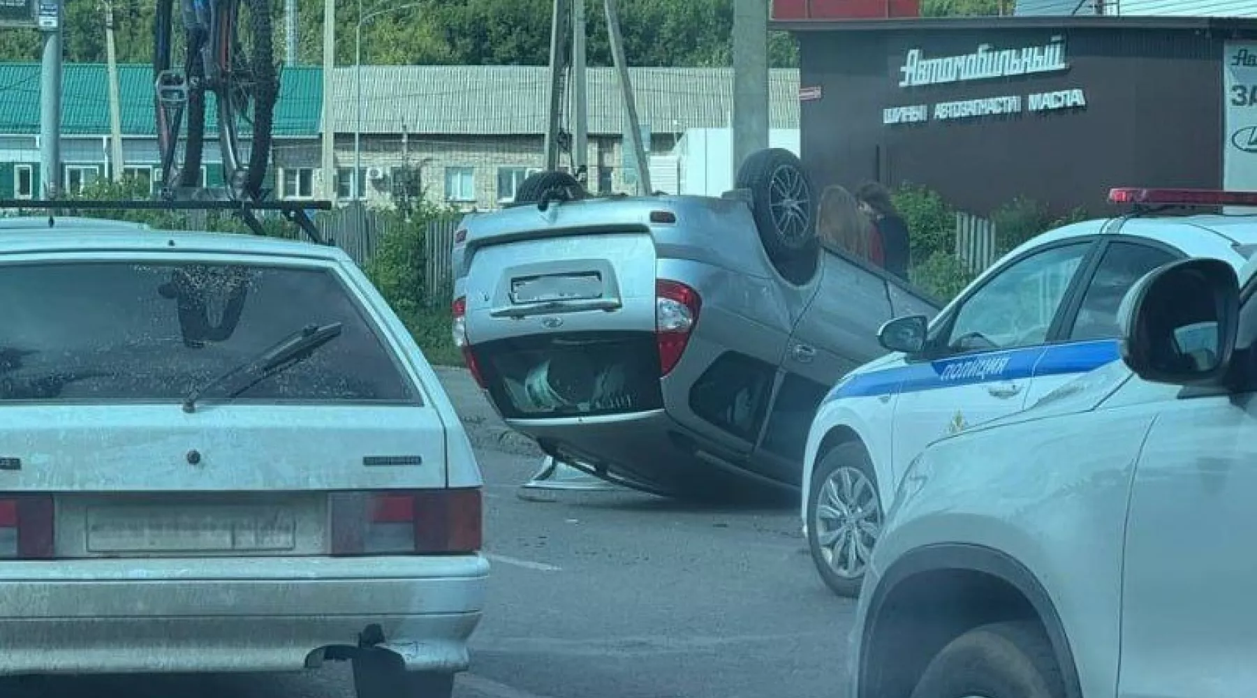 В Бийске перевернулся автомобиль