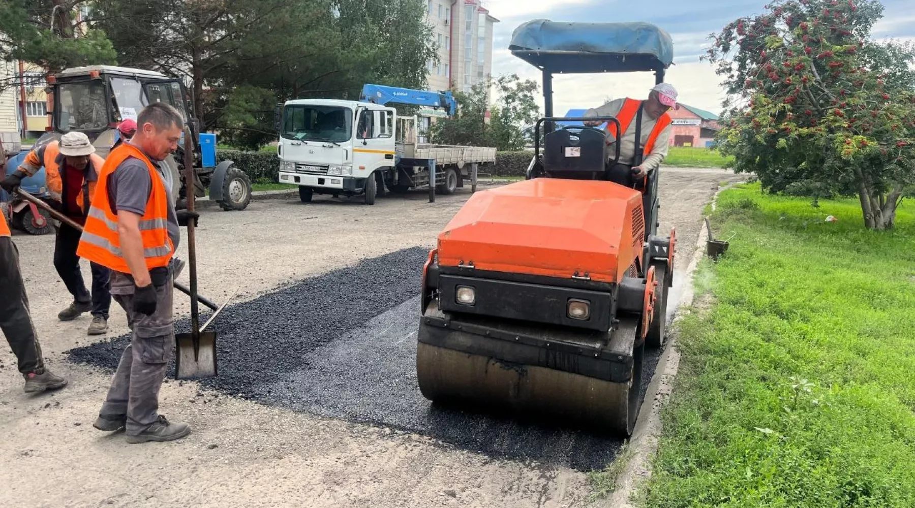 В Бийске продолжаются коммунальные работы