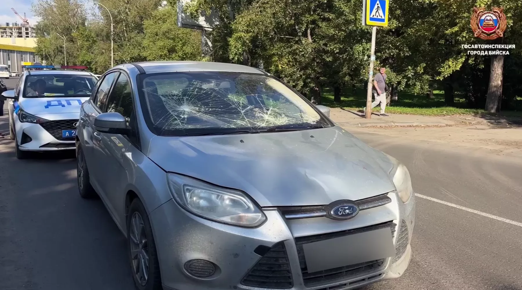 В Бийске сбили двух подростков