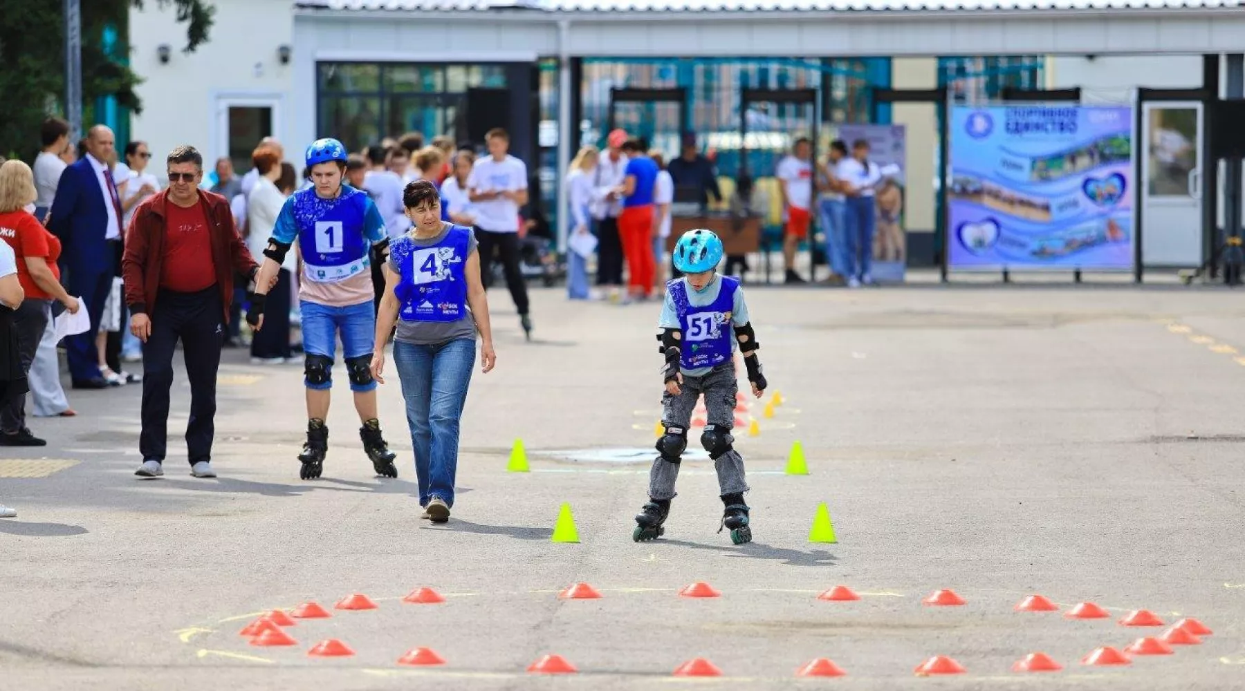 В Бийске прошли первые инклюзивные соревнования по роллер-спорту