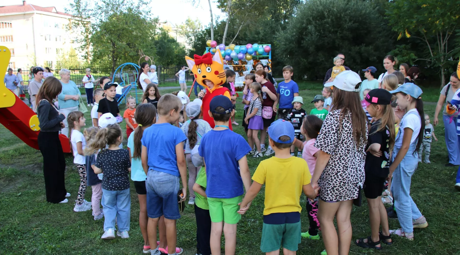 В Бийске открыли новую детскую площадку
