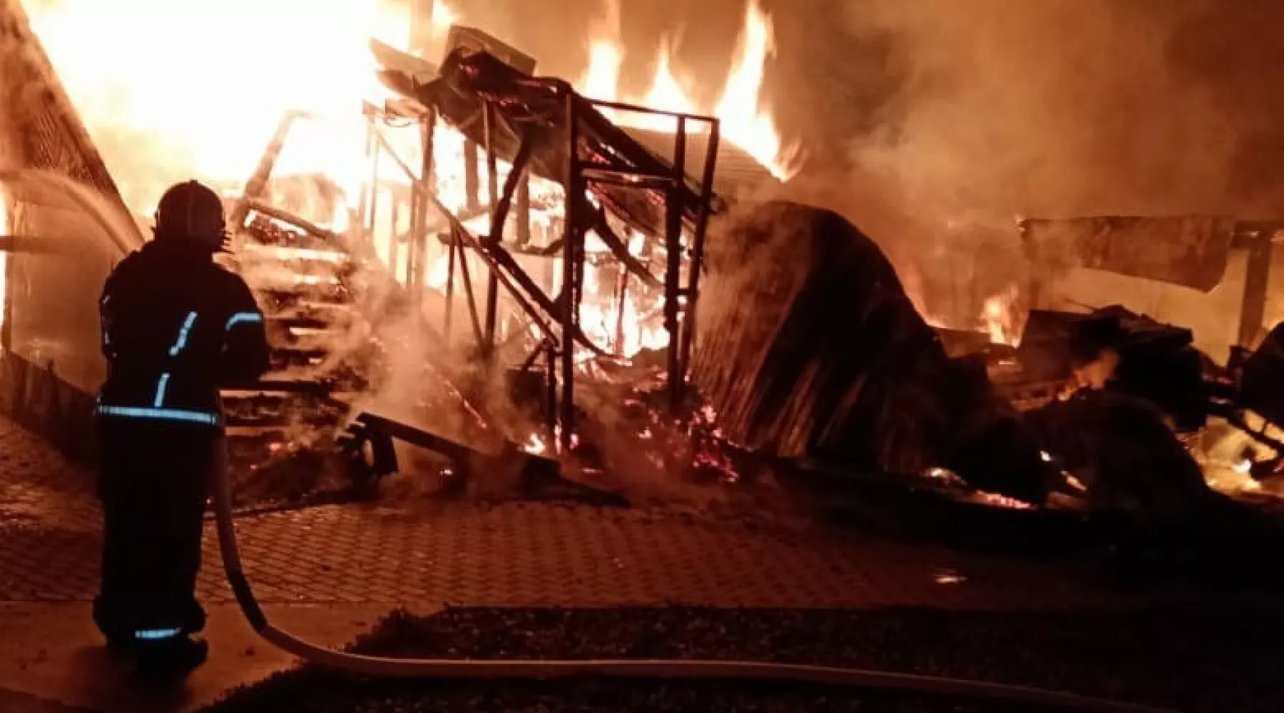 В Барнауле произошел крупный пожар в кафе