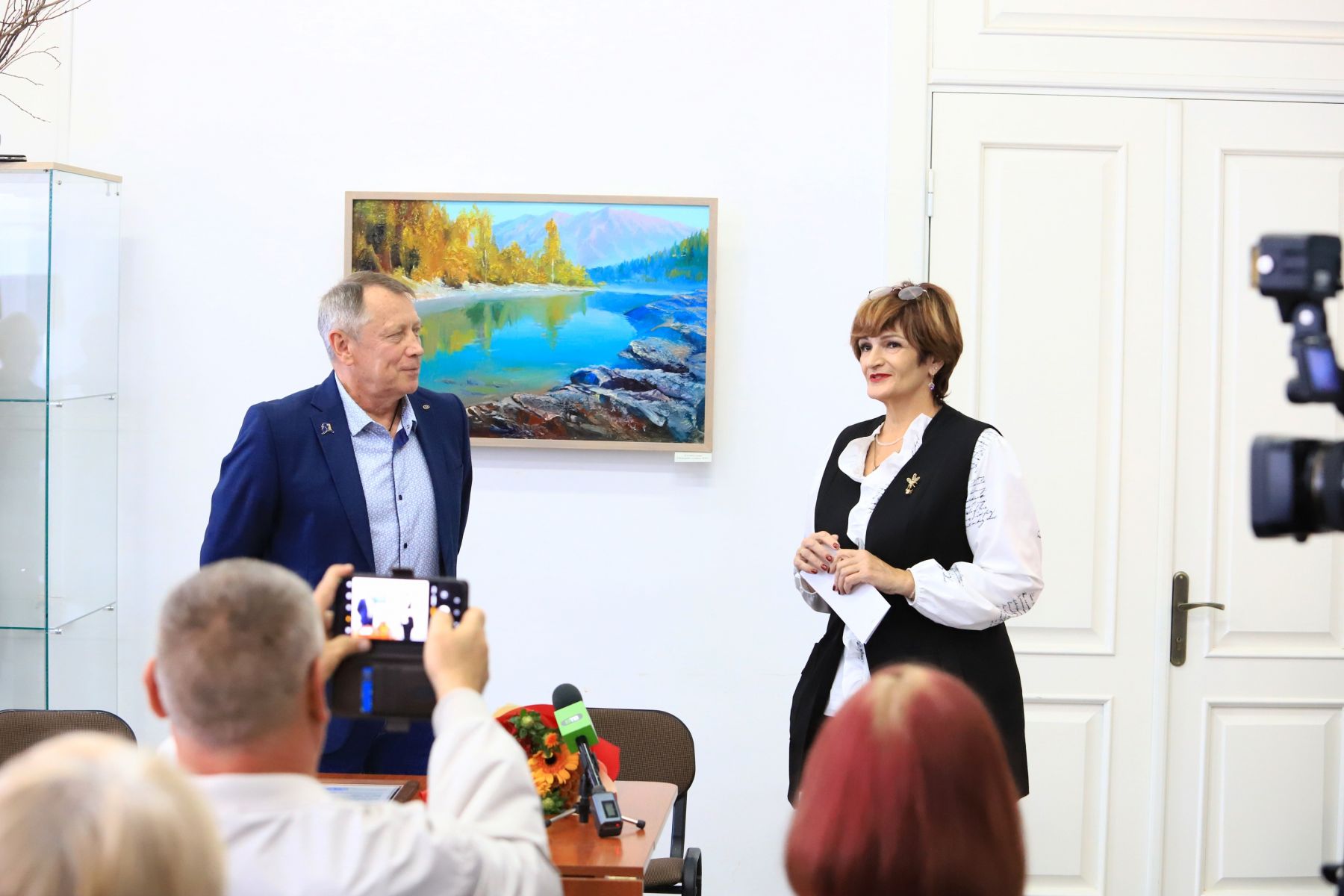 Администрация Бийска поздравила Павла Юрьевича с юбилеем