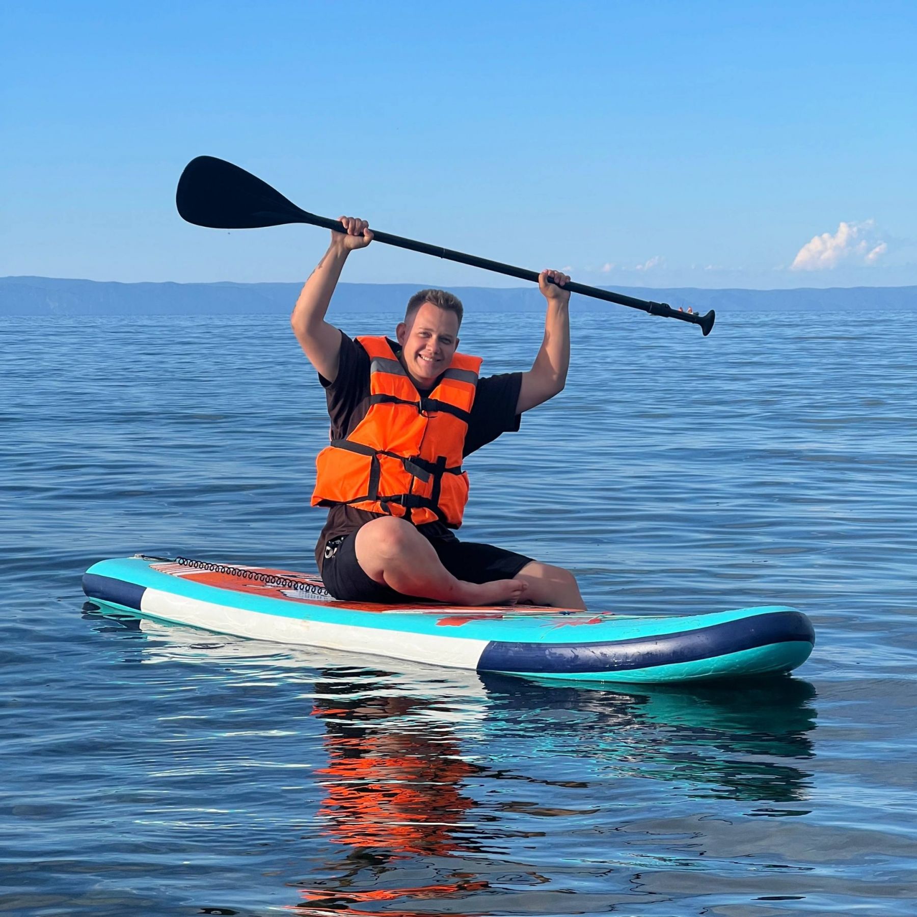 Ребята катались на сапбордах по Байкалу