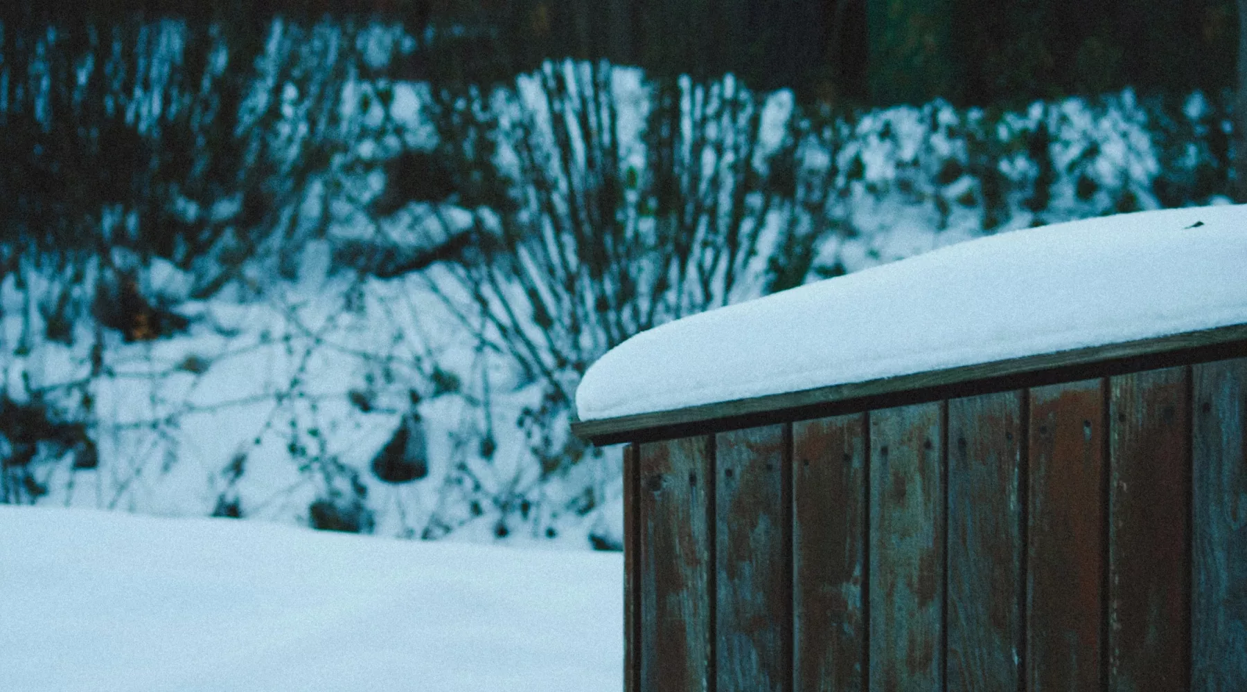 Зима. Погода. Крыша. Снег