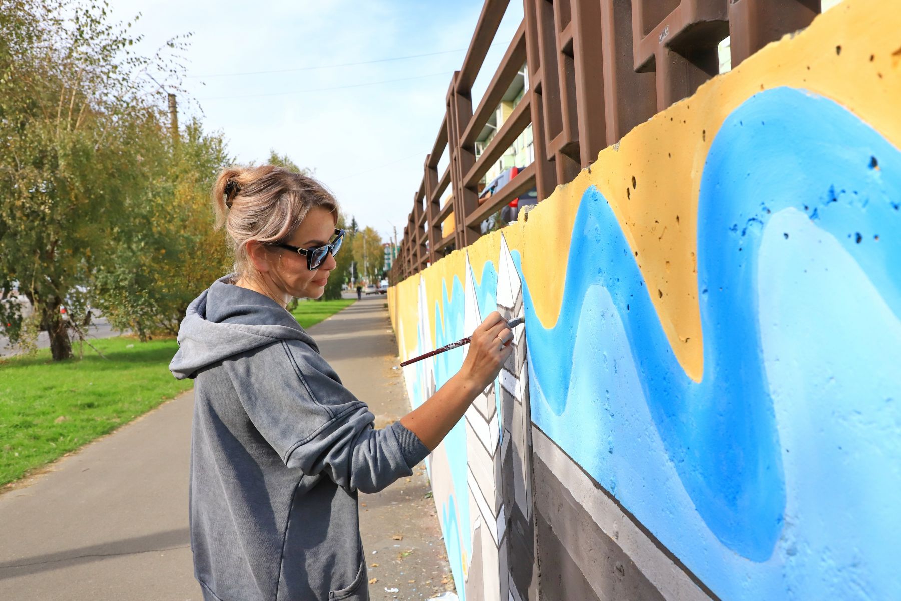 Самое долго в работе - перенести изображение с бумажного эскиза на стену