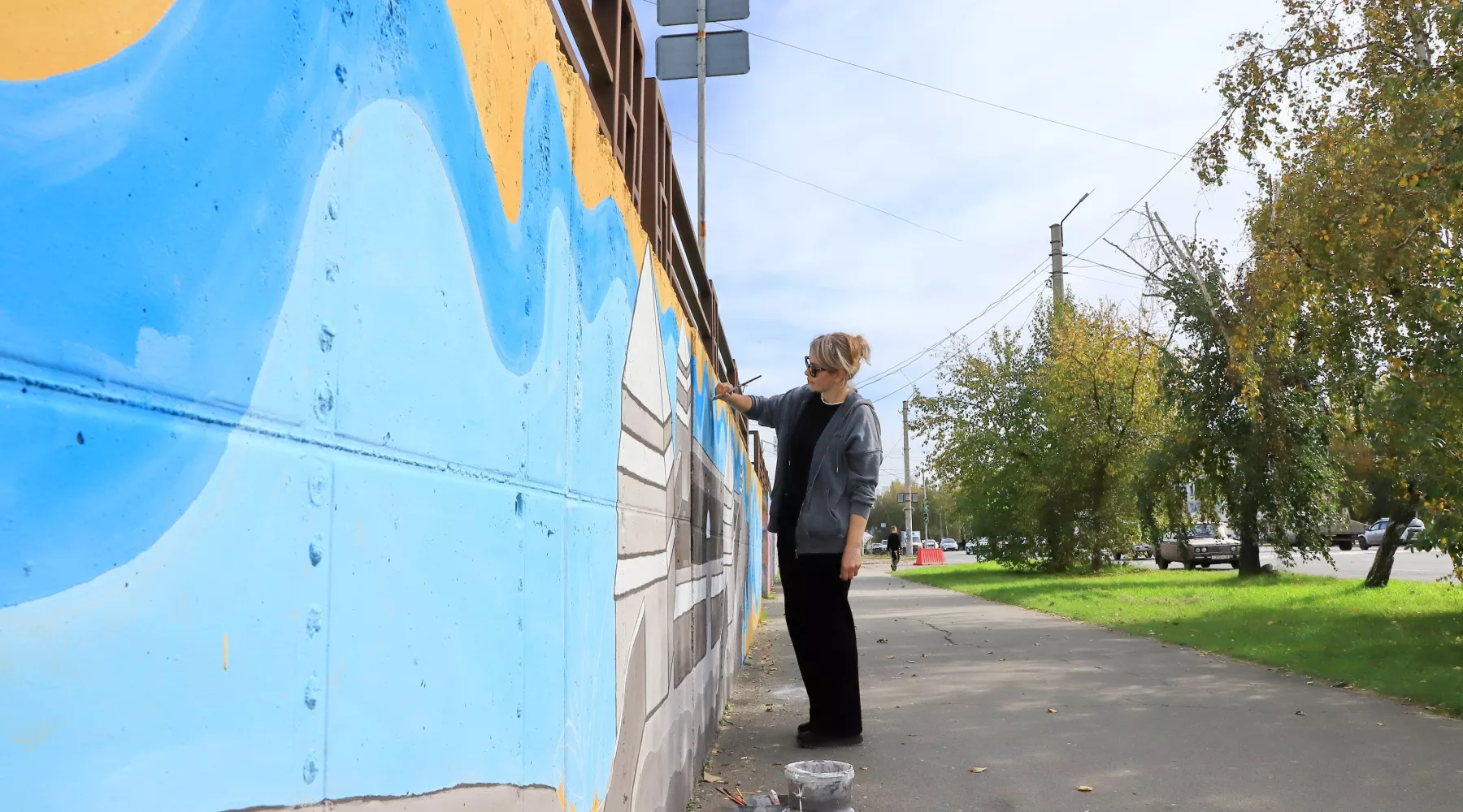 Скорее всего в этом году расписать всю стену не получится из-за погодных условий