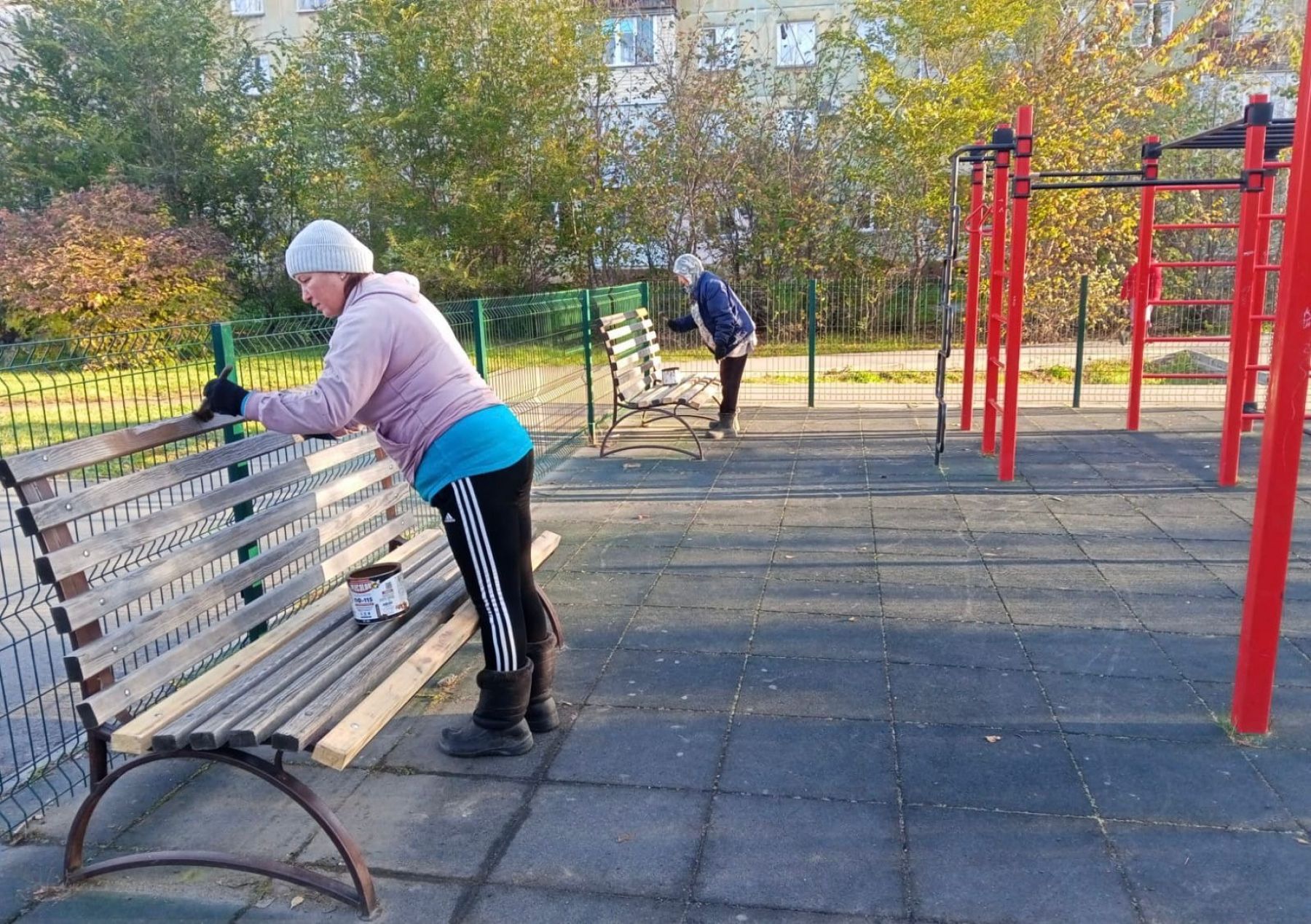 В Бийске продолжают приводить в порядок городские зеленые зоны