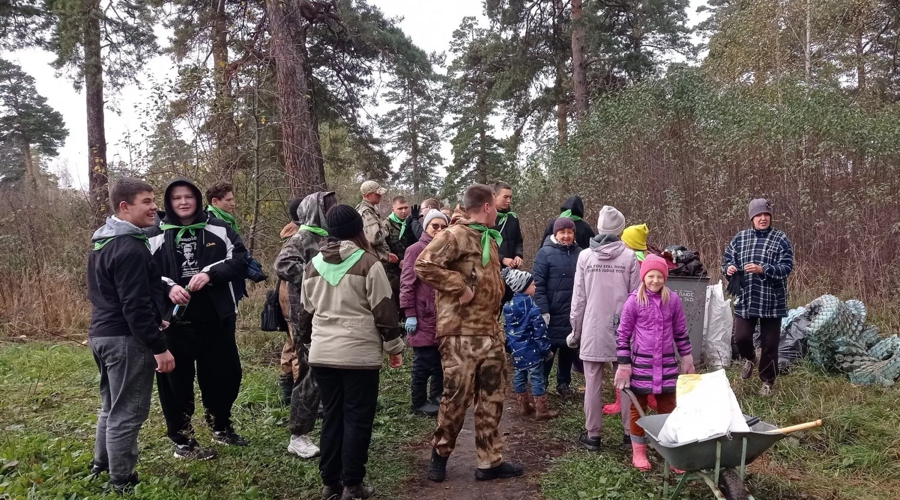 В Бийске в парке «Сад Памяти» провели субботник