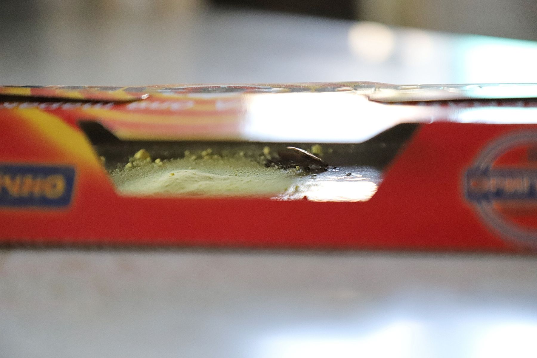 Ловушки, увы, недолго пустуют - туда попадают не только тараканы, но и мыши