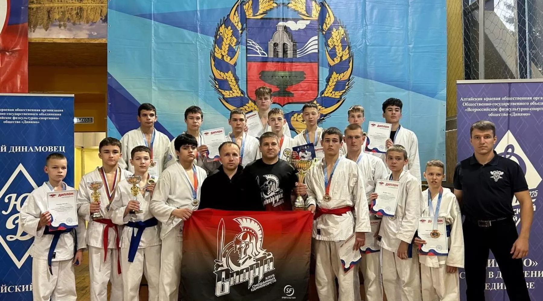 Команда из Бийска заняла первое место в первенстве края по рукопашному бою