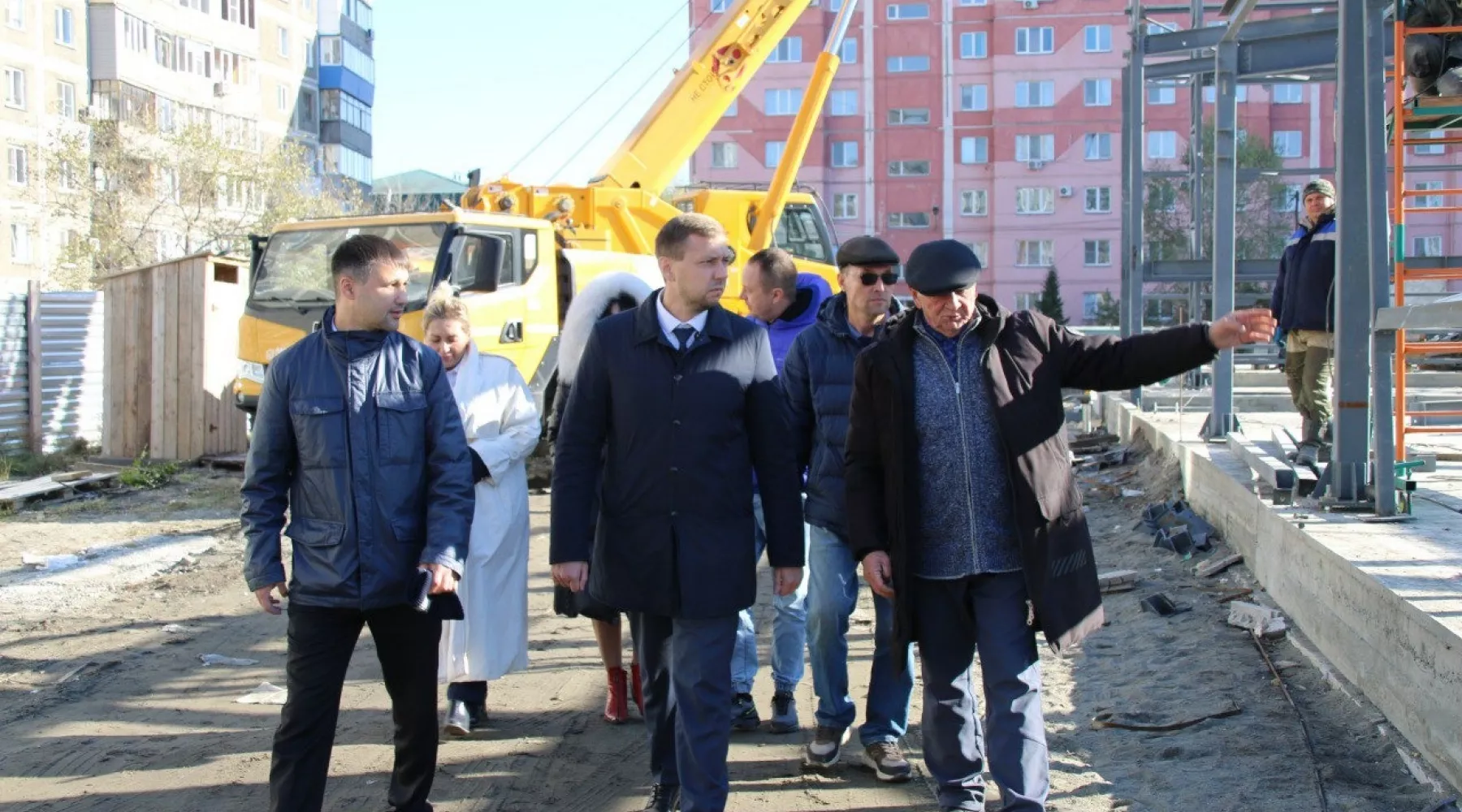 Виктор Щигрев проконтролировал ход строительства модульного бассейна