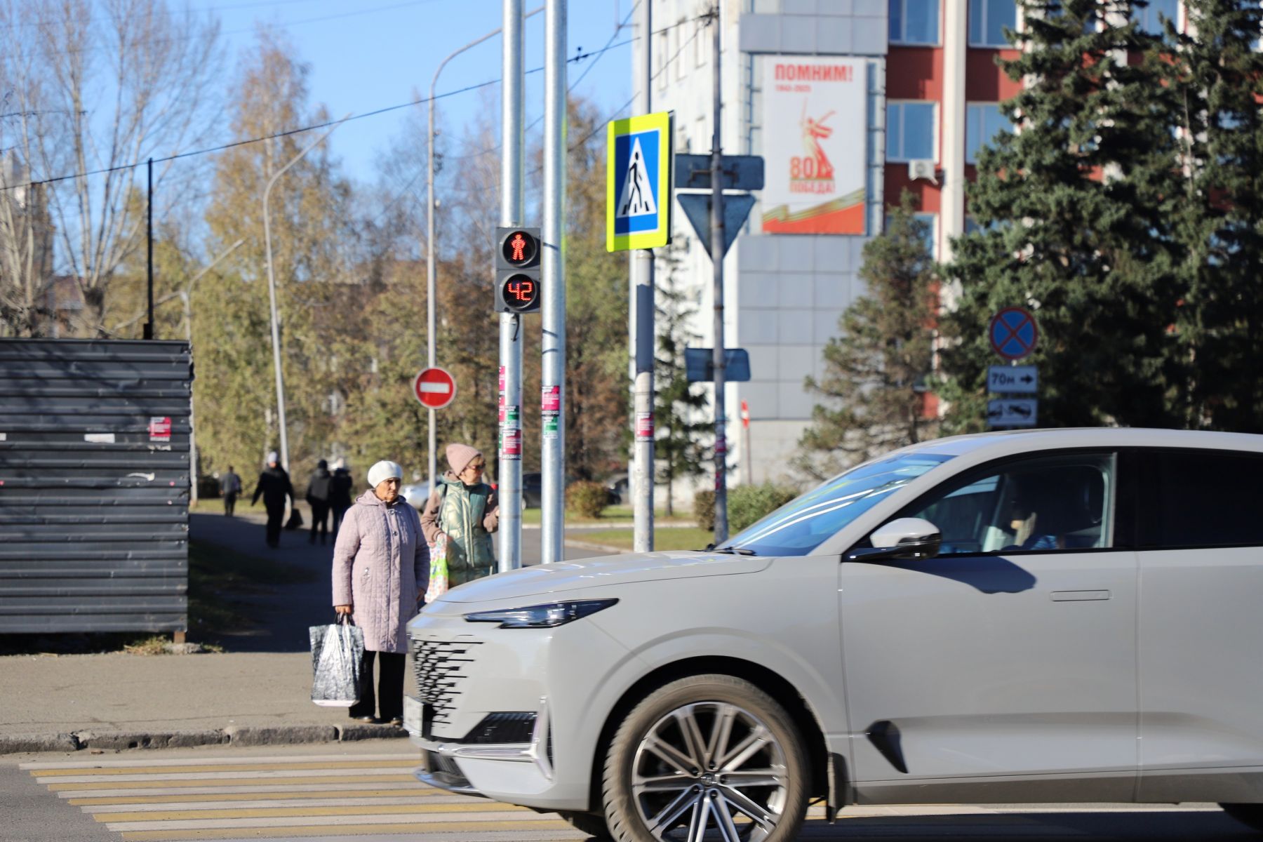 После ремонта дороги на ул. Ленина появился вызывной светофор.