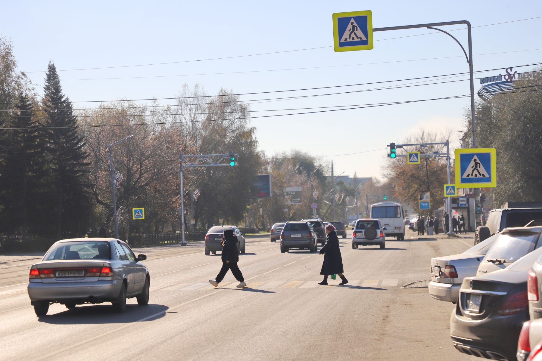 Пешеходные переходы на ул. Ленина расположены в 75 метрах друг от друга.