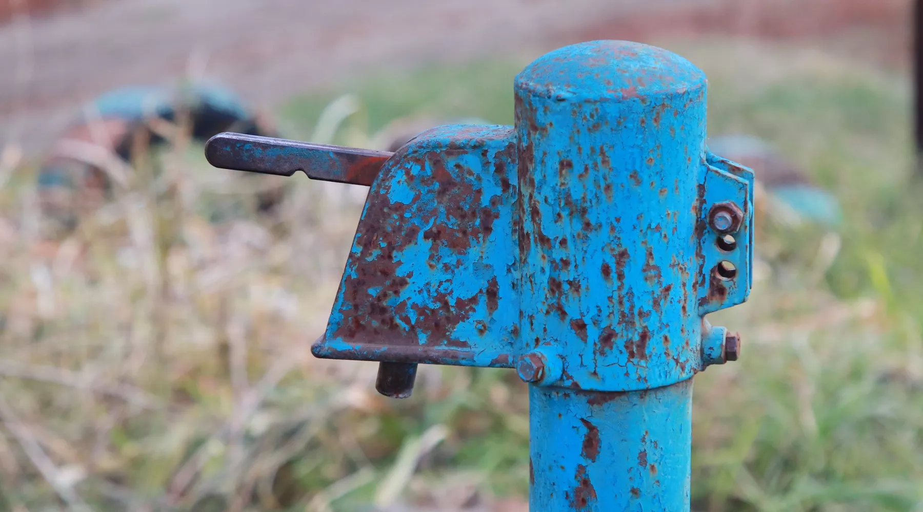 Уличная колонка.