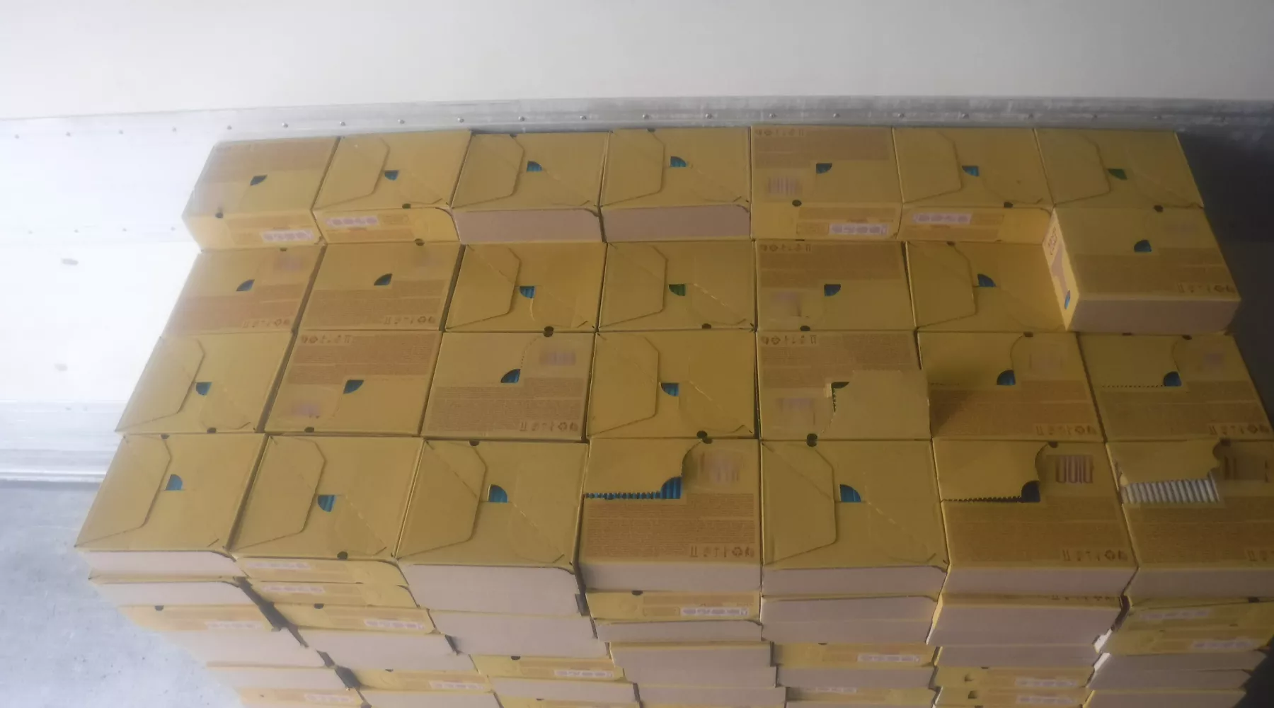 Алтайские таможенники пресекли ввоз в Россию 714 кг украинского шоколада