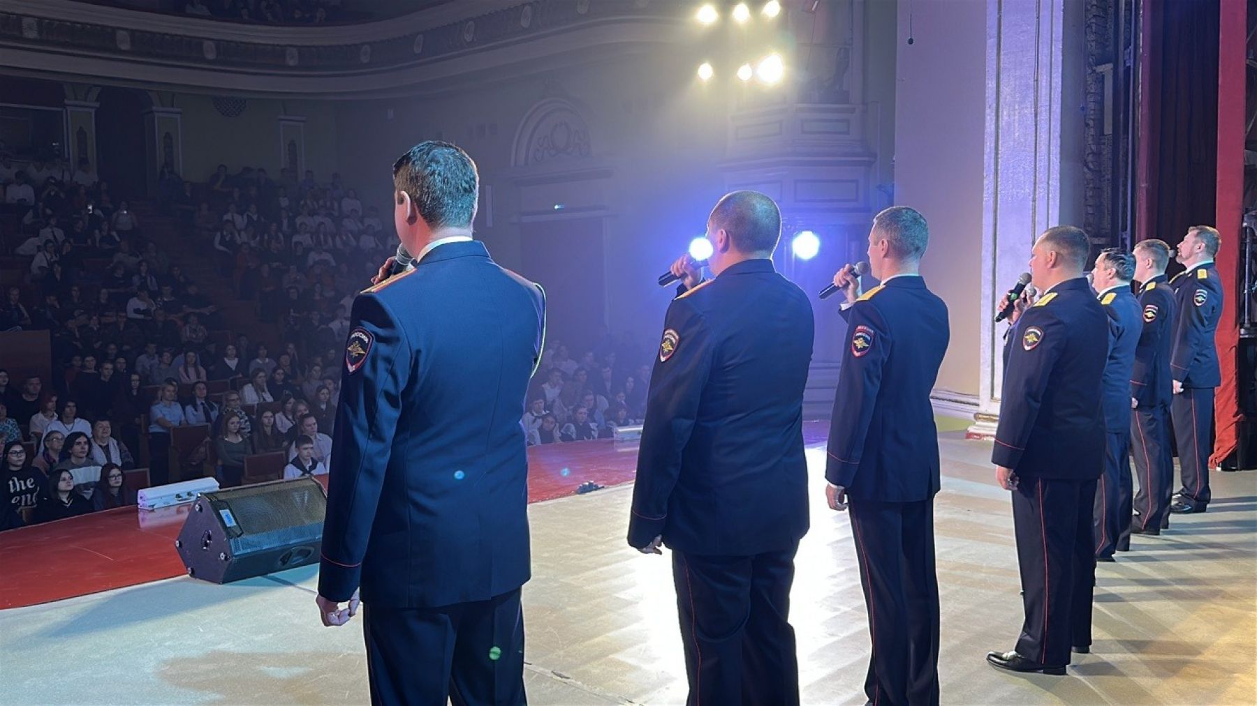 В Бийске прошел профориентационный концерт «Служить России - служить закону!»