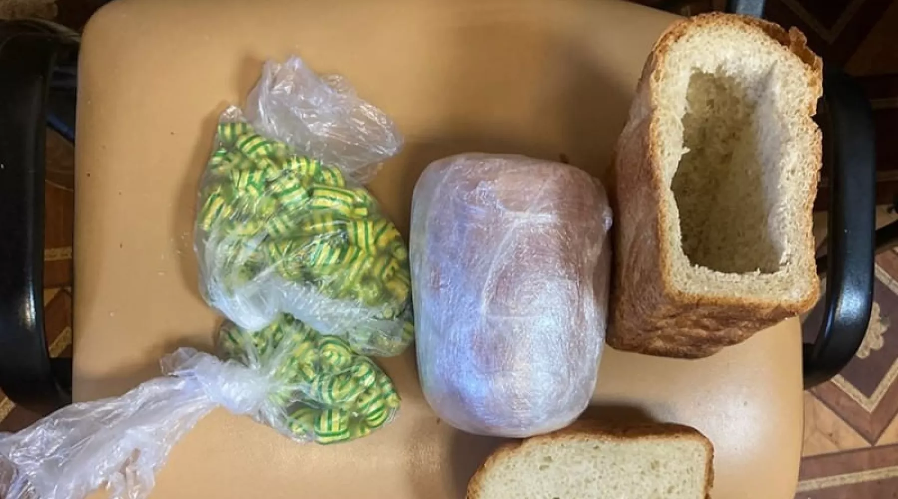 В Алтайском крае закладчики прятали наркотики в хлебе