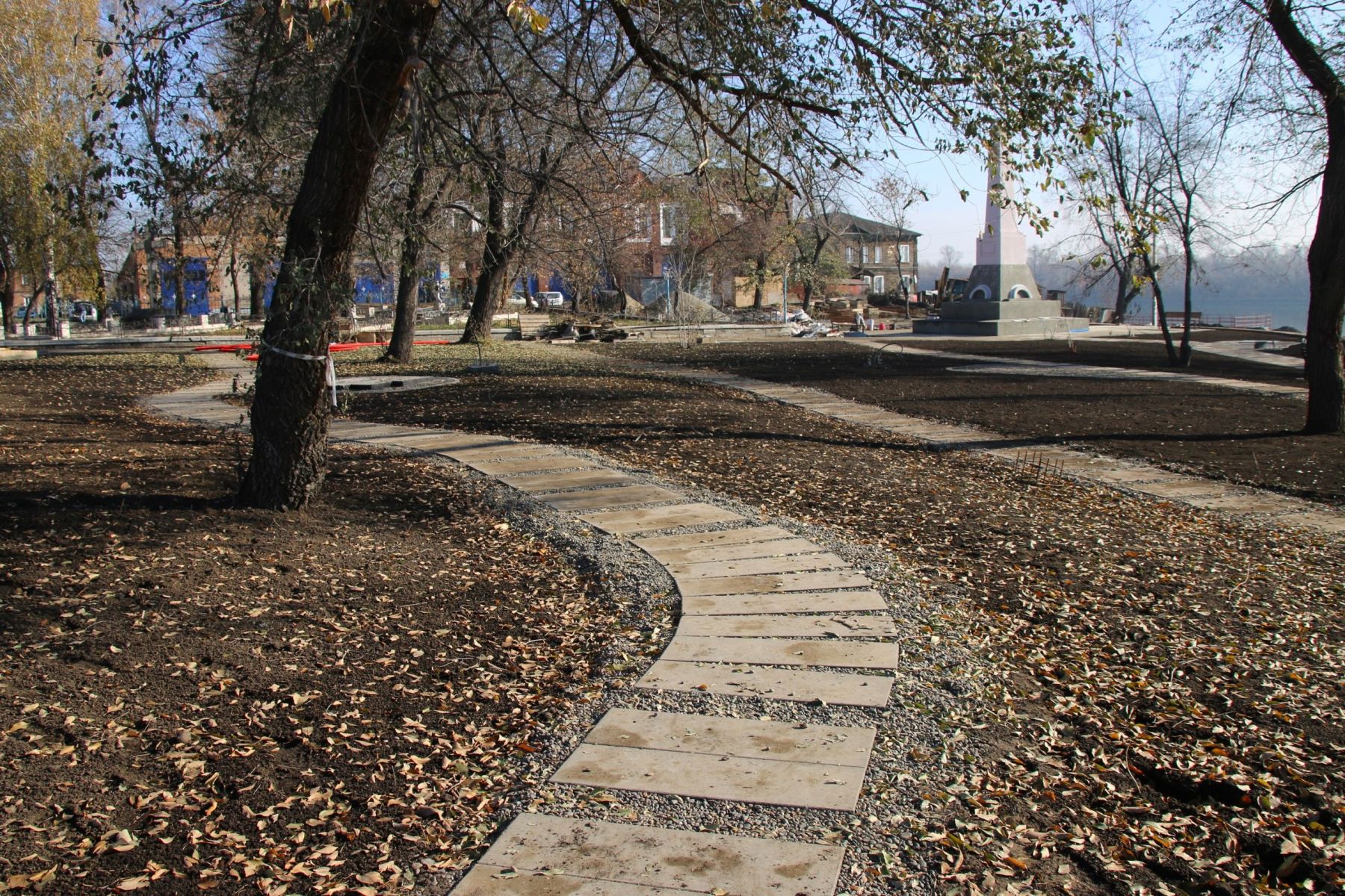 Работы в сквере Кузьмы Фомченко в Бийске