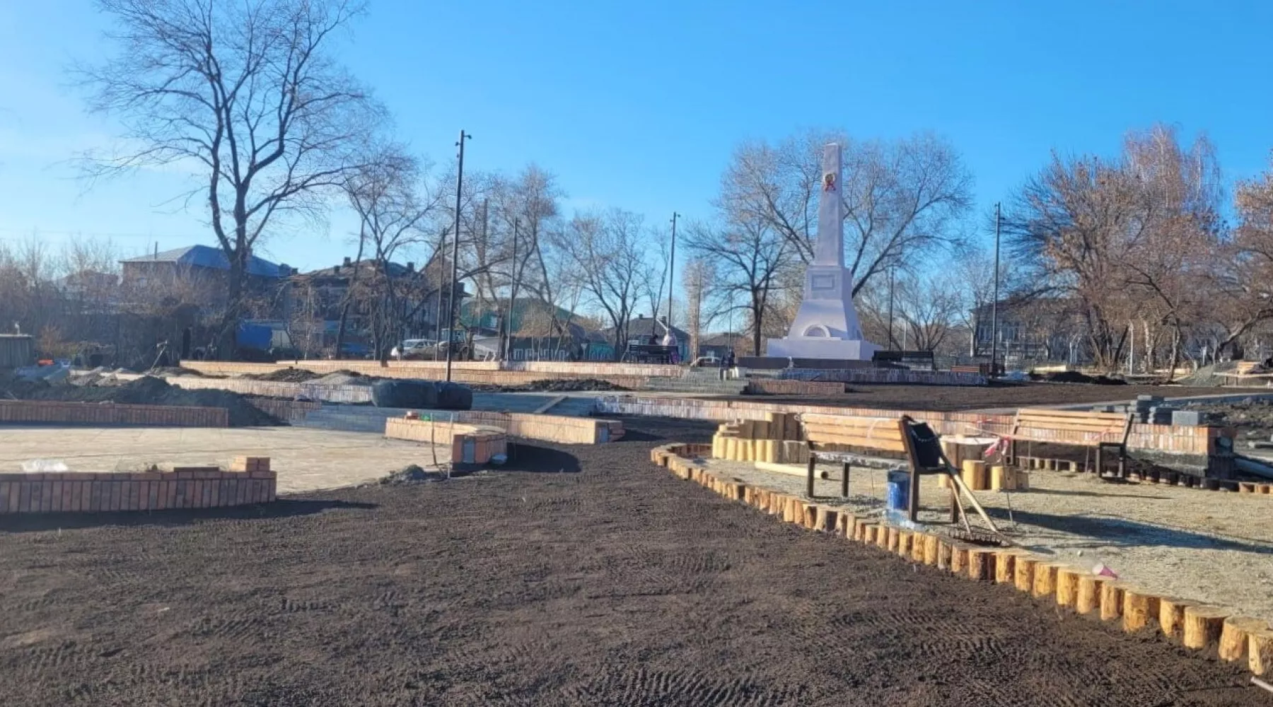 Работы в сквере Кузьмы Фомченко в Бийске