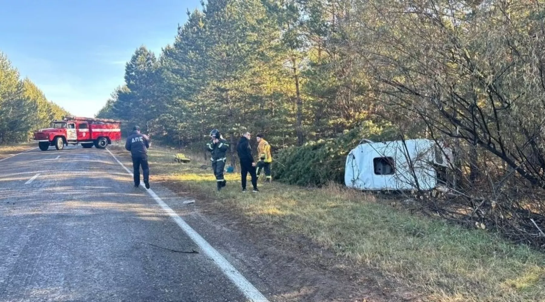 Автомобиль скорой помощи слетел с трассы в Алтайском крае