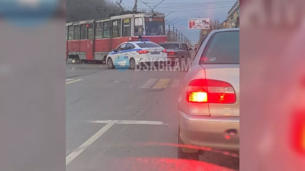 В Бийске автомобиль столкнулся с трамваем - Информационный портал "Бийский рабочий", 03.11.2025