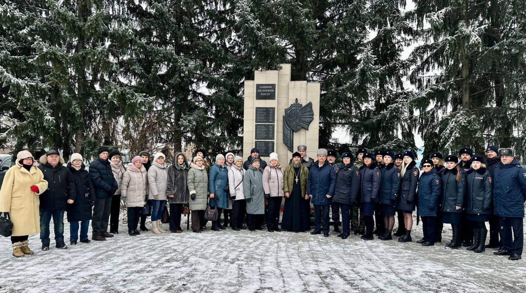В Бийске почтили память полицейских, погибших при исполнении служебного долга
