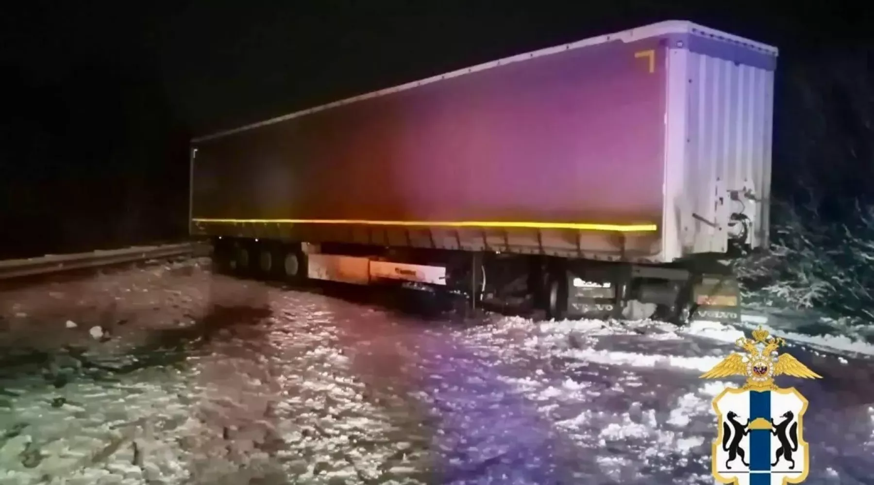 Шесть человек, в том числе трое детей, погибли в ДТП в Новосибирской области