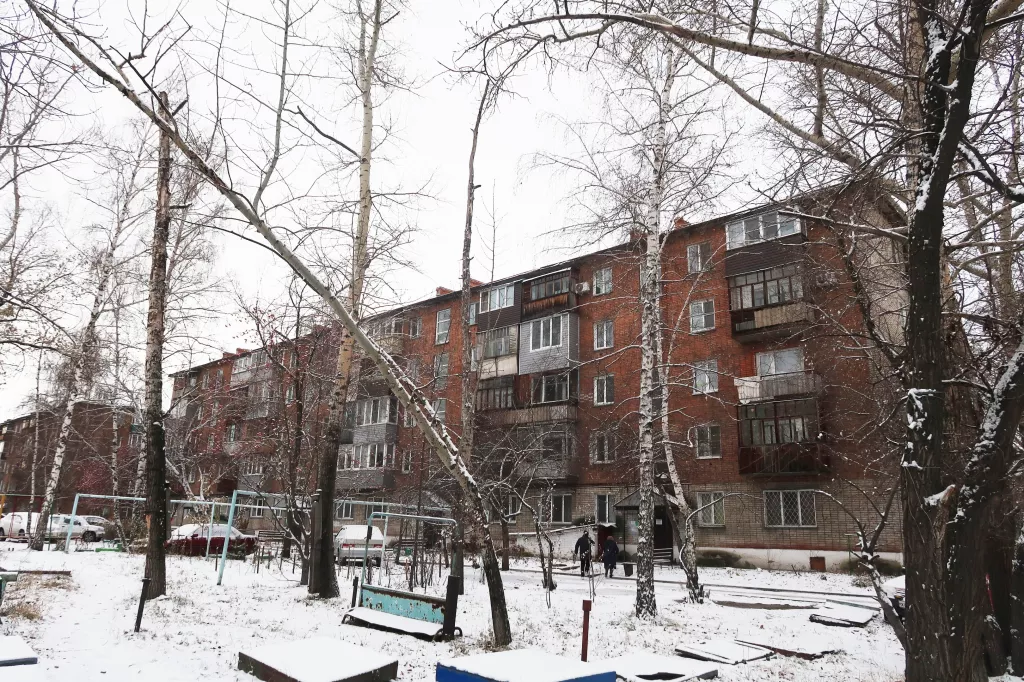 В ход пошли бомбочки: в Бийске школьники не дают покоя жильцам пятиэтажки - Информационный портал "Бийский рабочий", 12.11.2025