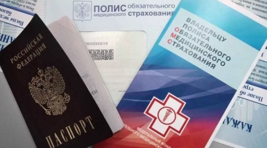 Россиянам советуют поторопиться с заменой медицинских полисов 