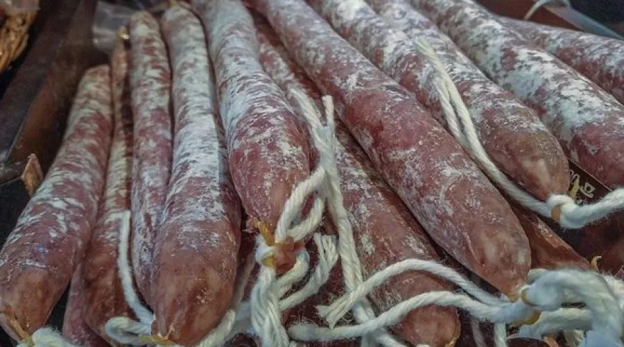 Попытку ввоза киргизской колбасы пресекли в Алтайском крае 