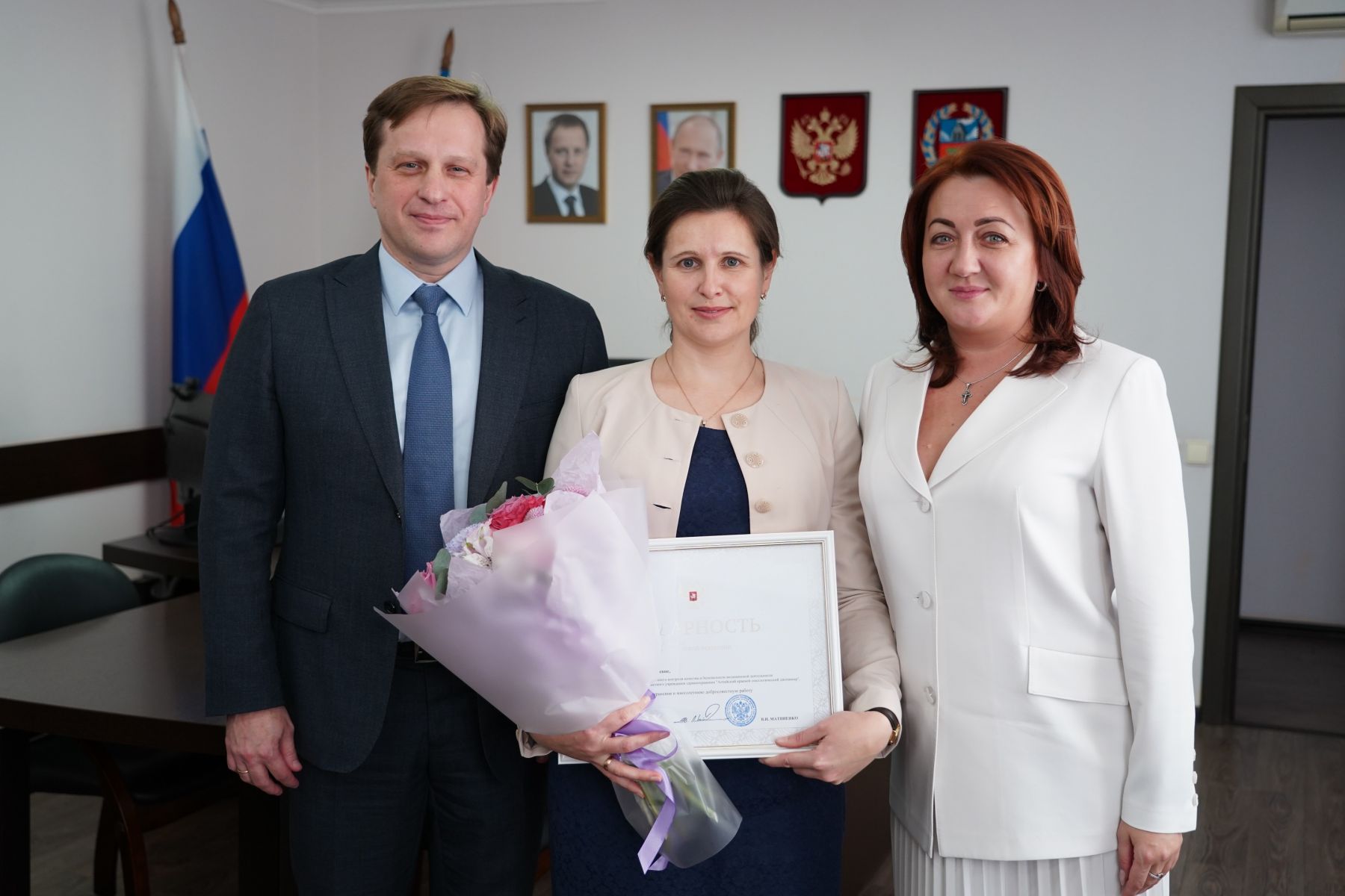 Сенатор Российской Федерации встретилась с алтайскими врачами в ЛНР