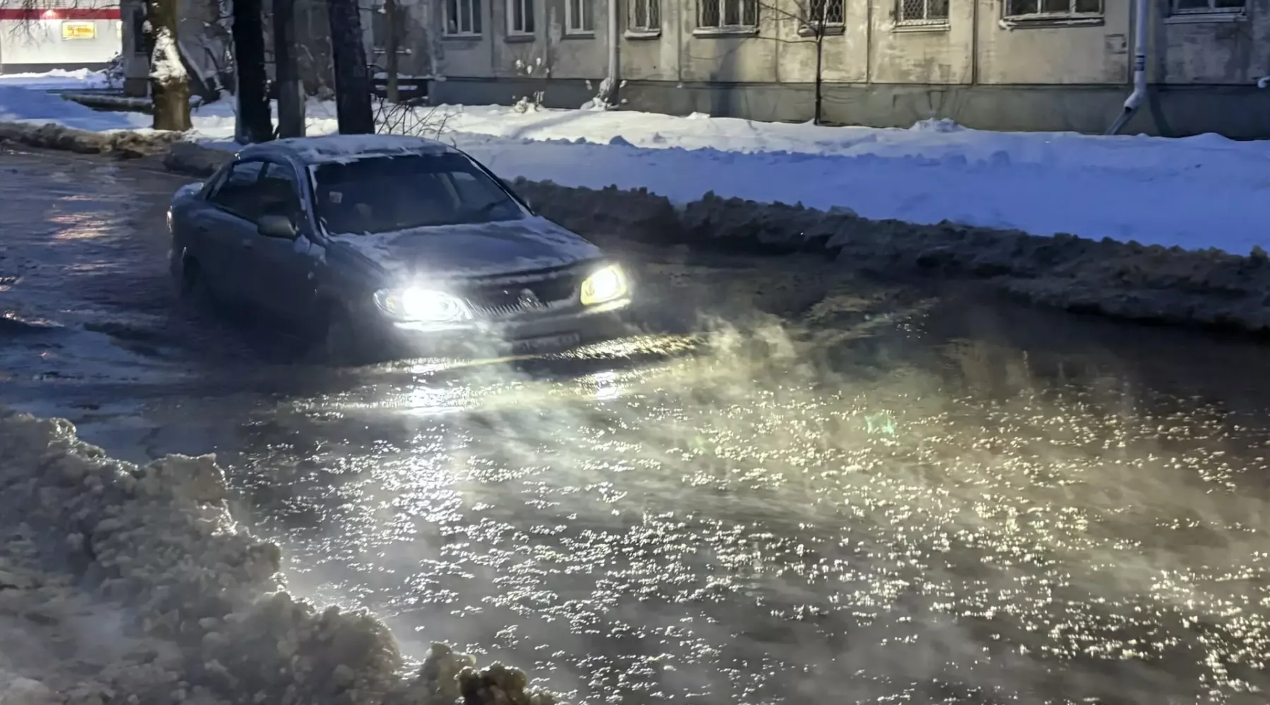 Бийчане пожаловались на затопление в нескольких дворах
