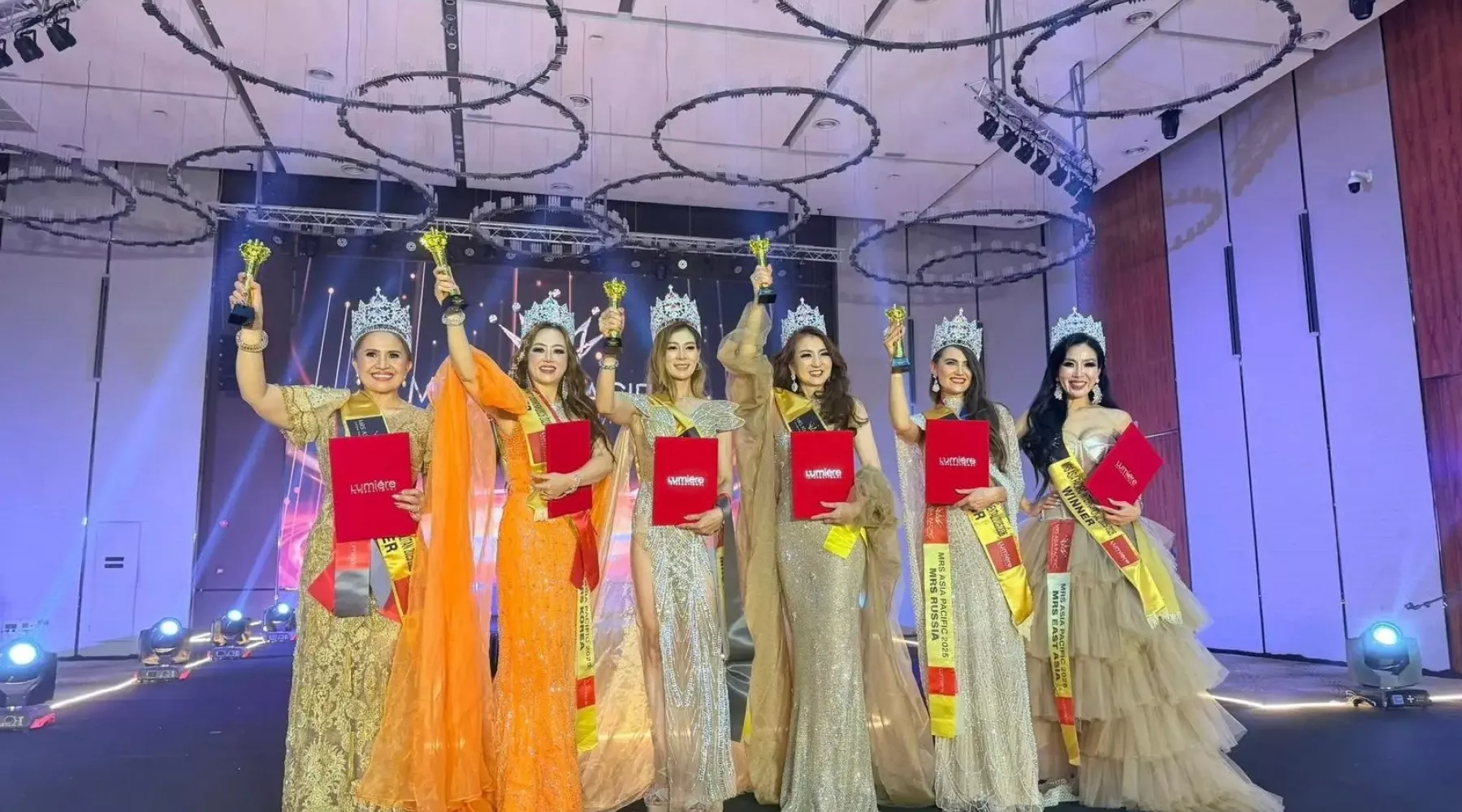 &quot;Вице-Миссис Бийск&quot; Анастасия Усова приняла участие в конкурсе красоты в Сингапуре