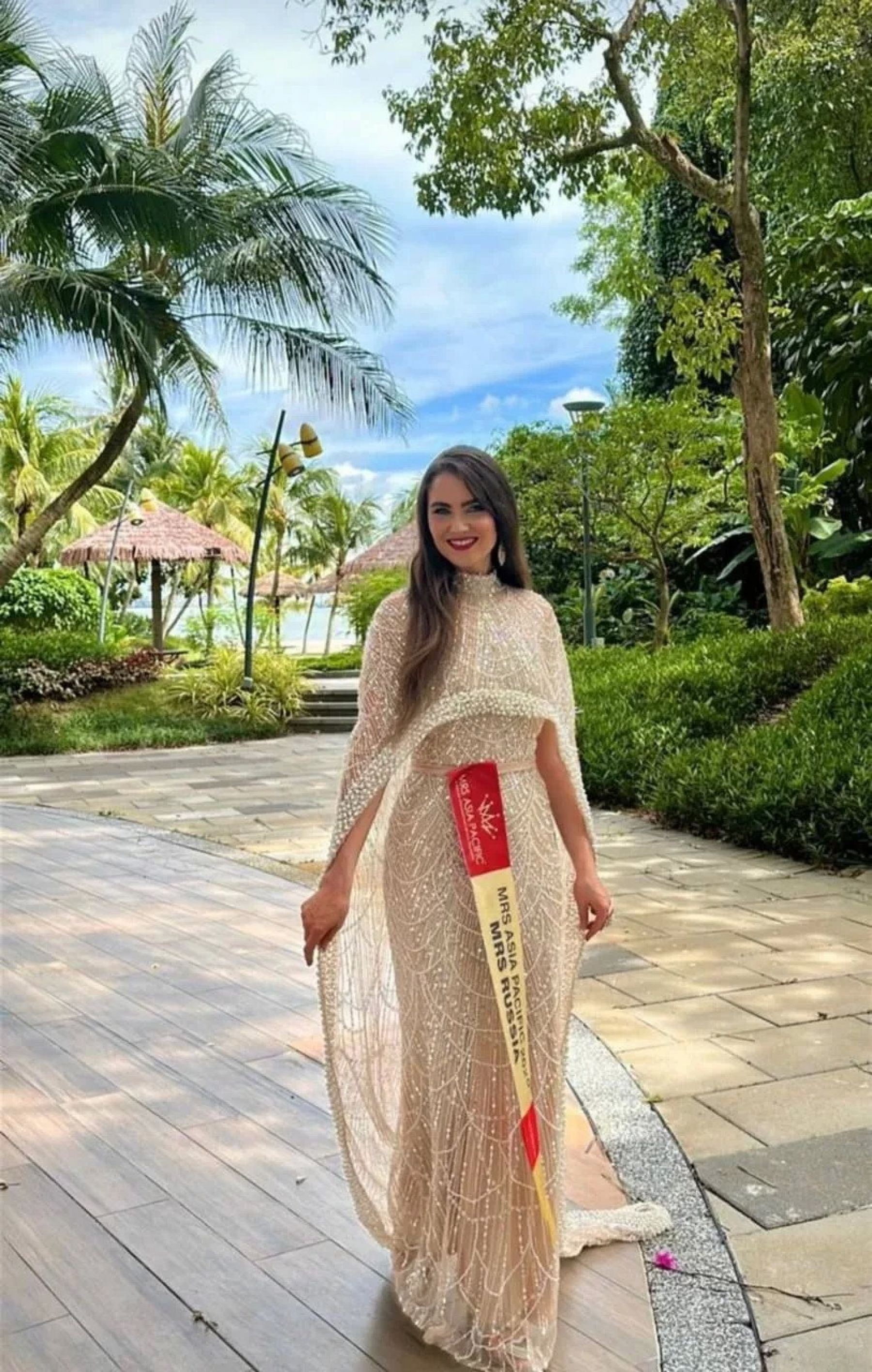 "Вице-Миссис Бийск" Анастасия Усова приняла участие в конкурсе красоты в Сингапуре