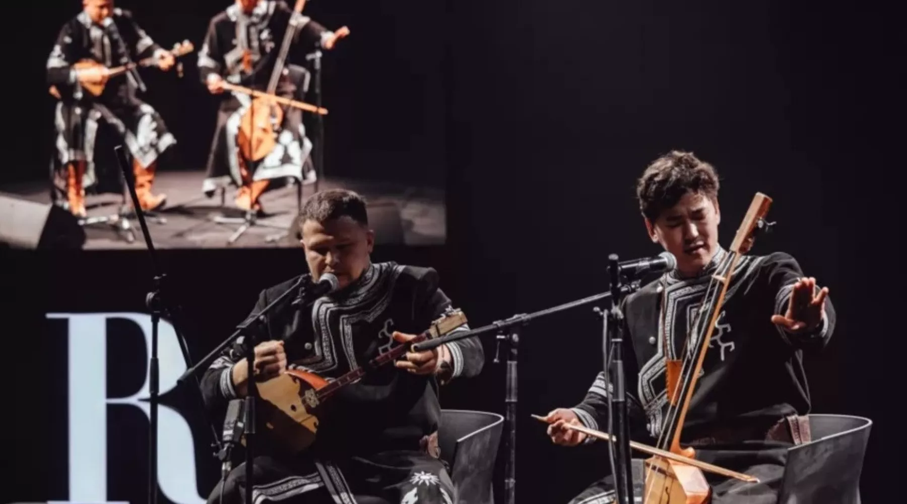 Ансамбль горлового пения представил Республику Алтай на форуме в Москве