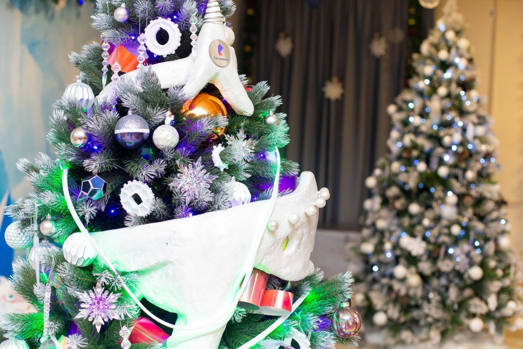 «Ростелеком» пригласил гостей алтайского Деда Мороза на битву валенками