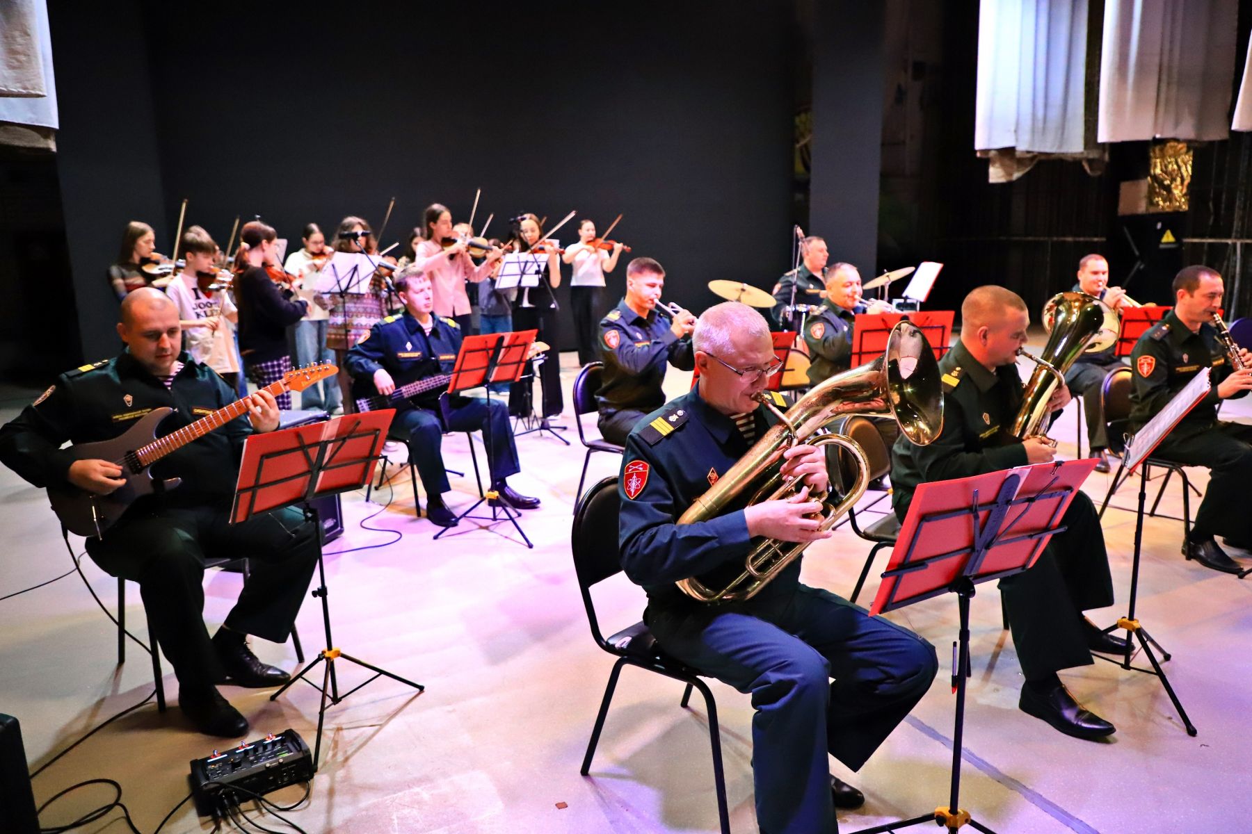 Репетиция оркестра Бийского полка Росгвардии.